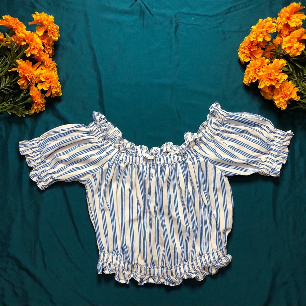 Forever 21 woman top blue& white